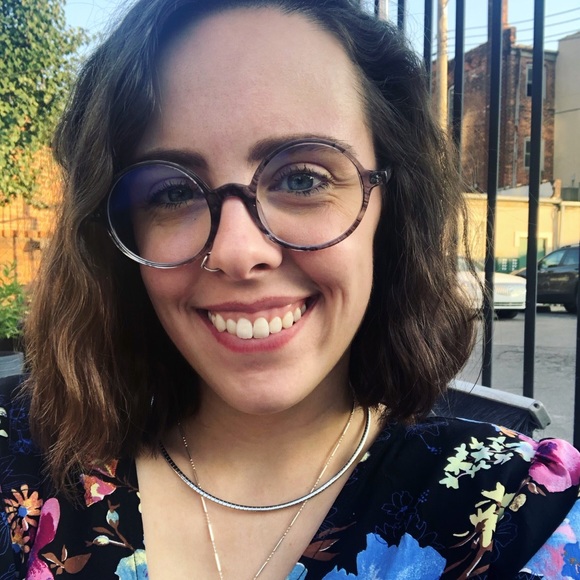 Meet your Posher, Shelby - Picture 3 of 3